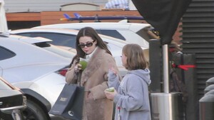 selena-gomez-and-her-sister-gracie-leaving-nobu-in-malibu-01-30-2024-2.jpg