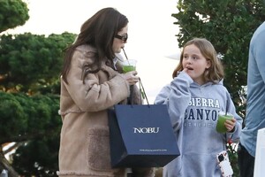 selena-gomez-and-her-sister-gracie-leaving-nobu-in-malibu-01-30-2024-5.jpg