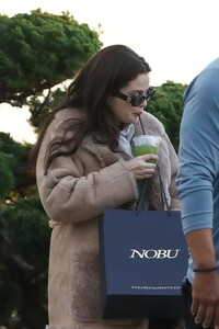 selena-gomez-and-her-sister-gracie-leaving-nobu-in-malibu-01-30-2024-6.jpg