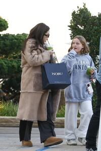 selena-gomez-and-her-sister-gracie-leaving-nobu-in-malibu-01-30-2024-7.jpg