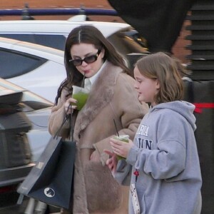 selena-gomez-and-her-sister-gracie-leaving-nobu-in-malibu-01-30-2024-8.jpg