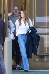 sofia-vergara-out-in-beverly-hills-02-13-2024-6.jpg