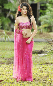 tapsee19.jpg