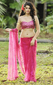 tapsee21.jpg