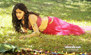tapsee35.jpg