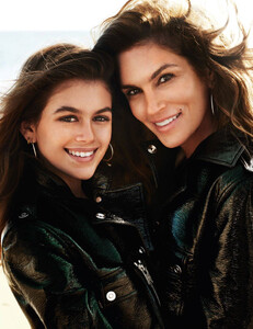 vogue-paris-april-2016_cindy-crawford-kaia-gerber-presley-gerber-by-mario-testin(14).thumb.jpg.f89378cf624f534f2f81d37436748e18.jpg