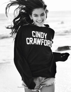 vogue-paris-april-2016_cindy-crawford-kaia-gerber-presley-gerber-by-mario-testin(2).thumb.jpg.c8a587d0c3c895b2bd3210768fa6f7fa.jpg