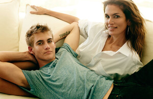 vogue-paris-april-2016_cindy-crawford-kaia-gerber-presley-gerber-by-mario-testin(6).thumb.jpg.67dcdad3491402ac6db2bd4cbf7c21ac.jpg