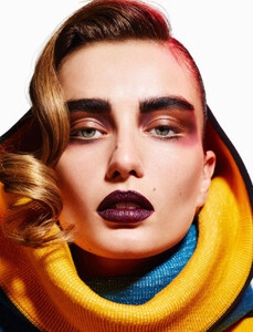 vogue-paris-august-2016_by_mario-sorrenti_(5).thumb.jpg.ae3be65c0f49ba0008450c683c9989b7.jpg