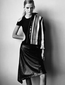 vogue-paris-february-2016_by_alasdair-mclellan_(13).thumb.jpg.e4bc5b77744cca3d52216425bf50b6be.jpg