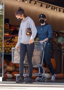 zendaya-and-tom-holland-at-erewhon-market-in-los-angeles-10-24-2023-6.jpg