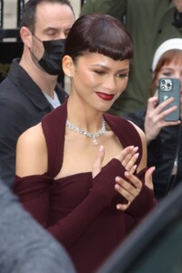 zendaya-outside-fendi-show-at-paris-fashion-week-01-25-2024-4.jpg