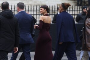 zendaya-outside-fendi-show-at-paris-fashion-week-01-25-2024-5.jpg