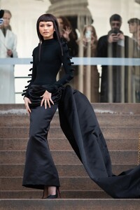 zendaya-schiaparelli-haute-couture-show-at-paris-fashion-week-01-22-2024-15.jpg