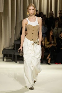 00004-schiaparelli-fall-2024-ready-to-wear-credit-brand.thumb.webp.8e5ff851d932d07b14f5a408f91b4b9c.webp