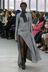 00005-sacai-fall-2023-ready-to-wear-credit-gorunway.thumb.jpg.435c59cb197999530efffb8f6ced1bae.jpg