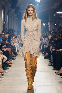 00006-isabel-marant-fall-2023-ready-to-wear-credit-gorunway.thumb.jpg.0b251bd0f0ee48cf931082b847d34e07.jpg