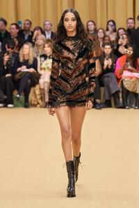 00007-roberto-cavalli-fall-2023-ready-to-wear-credit-gorunway.thumb.jpg.4d489d1d1ced6400f0d020f9ad04869a.jpg