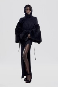 00013-j6-fall-2023-ready-to-wear-credit-brand.thumb.jpg.8360e4e5cab259f9521cace74ec1d0a0.jpg