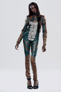 00020-j6-fall-2023-ready-to-wear-credit-brand.thumb.jpg.daf3d91ff9e6ba42095957a15949d131.jpg