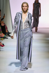 00026-missoni-fall-2023-ready-to-wear-credit-gorunway.thumb.jpg.02640fc3bb4ba3bf2f2250dc8b93f49c.jpg