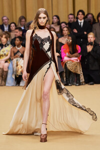 00031-roberto-cavalli-fall-2023-ready-to-wear-credit-gorunway.thumb.jpg.cea2d18a5397bd3ef18e0e6c6e7d0e43.jpg