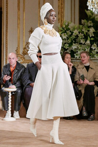 00033-schiaparelli-fall-2023-ready-to-wear-credit-gorunway.thumb.jpg.cdaabb6501ea88b9f91b3d06639afd79.jpg