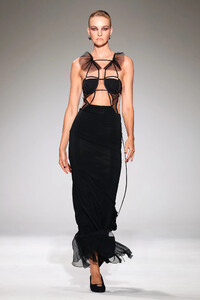 00035-nensi-dojaka-fall-2023-ready-to-wear-credit-gorunway.thumb.jpg.262a0e264e916c1b9606980acc3662b6.jpg