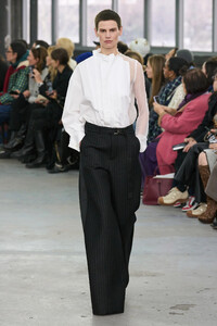 00036-sacai-fall-2023-ready-to-wear-credit-gorunway.thumb.jpg.c2892678fd7f0edde294cf4537323924.jpg