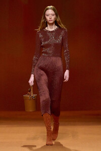 00057-hermes-fall-2023-ready-to-wear-credit-gorunway.thumb.jpg.5961e6dbe45a572742c132b91a153775.jpg