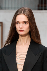 00106-stella-mccartney-fall-2023-ready-to-wear-detail-credit-gorunway.thumb.jpg.3053266e7f67e5146b7c03b5842c1815.jpg