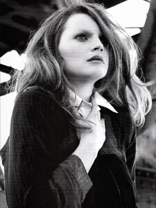 02596_vogueIT_ap05_guinevere-van-seenus_02_122_168lo.thumb.jpg.48e844cdc7d7423aa9cb8a9a42924fd6.jpg