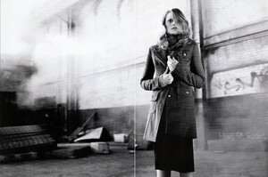 02639_vogueIT_ap05_guinevere-van-seenus_08_122_1023lo.thumb.jpg.82db0ed6ebb93123247cc0d48296c990.jpg