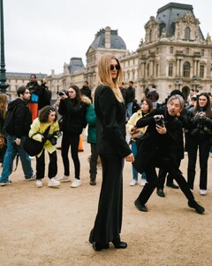 11zon_Spotted at the @off____white show@alessandraambrosio @feat.dino @hallebailey @carodaur @tonigarrn @tamara @nicoleariparker @henryl89 #PFW #PFW24 #offwhite #parisfashionweek.jpg