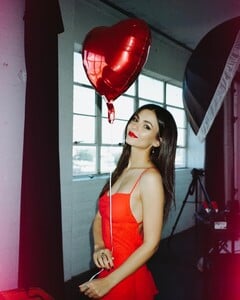 [2024.03.01] victoriajustice_430253249_1135672997875072_4448239296273046707_n.jpg