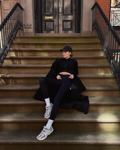 2024_03.10josephineskriver_431993042_956560165853252_4966202219015242664_n.thumb.jpg.e4288a1b790109817f55cd80d776330c.jpg
