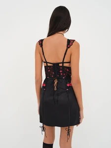 231005_BC_FLL_SP24_VS_SKSP1861-BLACK_RED_0044_V1.webp