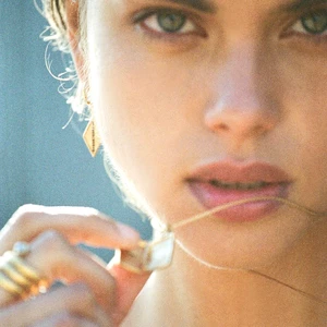 36 Meri_Locket_5.webp