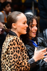 453170130_gty-hollywoodfan-1.jpg