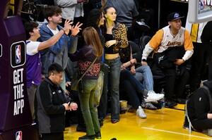 453170167_gty-hollywoodfan-15.jpg