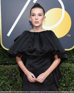 61169558_millie-bobby-brown-golden-globe-awards_-red-carpet-7-jan-2018-26.jpg