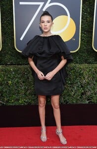 61169697_millie-bobby-brown-golden-globe-awards_-red-carpet-7-jan-2018-44.jpg