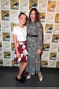 76290341_millie-bobby-brown-godzilla-king-of-the-monsters-red-carpet-at-comic-con-in-s.jpg