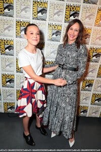 76290361_millie-bobby-brown-godzilla-king-of-the-monsters-red-carpet-at-comic-con-in-s.jpg