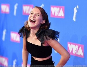 79259739_millie-bobby-brown-2018-mtv-video-music-awards-8-20-2018-1.jpg