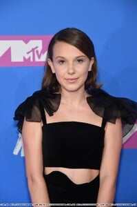 79259780_millie-bobby-brown-2018-mtv-video-music-awards-8-20-2018-15.jpg