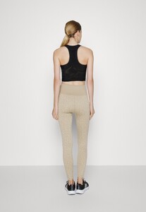 BjrnBorgSEAMLESSLIGHT-Leggings-offw-003.thumb.jpg.abf504e55c00176ecc1f69719cfb31f3.jpg