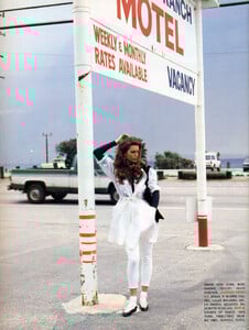 Carre_Otis_VogueIT_May1992_Isabel_Snyder_05.jpg