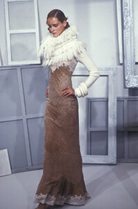 ChristianDior1999WomenFW49.thumb.jpg.cb9815a0b8e44ff388a4ee6c6ede38dc.jpg