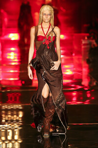 ChristianDior2006HauteCoutureSS22.thumb.jpg.4a3b6f40afbf3168f69d6147c72b599e.jpg